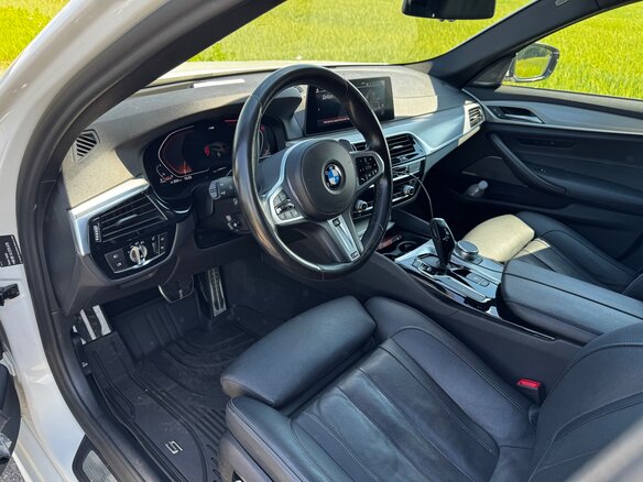 2019 BMW 5 серии 530d xDrive VII (G30/G31/G38), белый, 4200000 рублей - вид 11