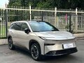 2026 Toyota bZ3X 58.3 kWh, бежевый - вид 2