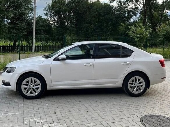 2018 Skoda Octavia III (A7) Рестайлинг, белый, 1450000 рублей - вид 6