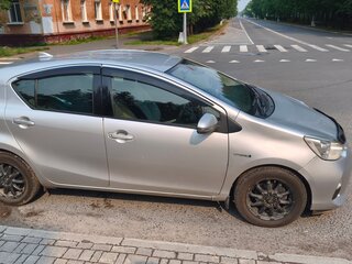 2017 Toyota Aqua I Рестайлинг 2, серый, 810000 рублей, вид 4