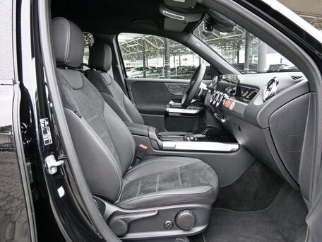 2026 Mercedes-Benz GLB 200 d I (X247) Рестайлинг, чёрный, 6505000 рублей, вид 4
