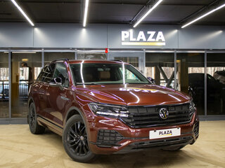 2021 Volkswagen Touareg III, красный, 4769000 рублей, вид 2