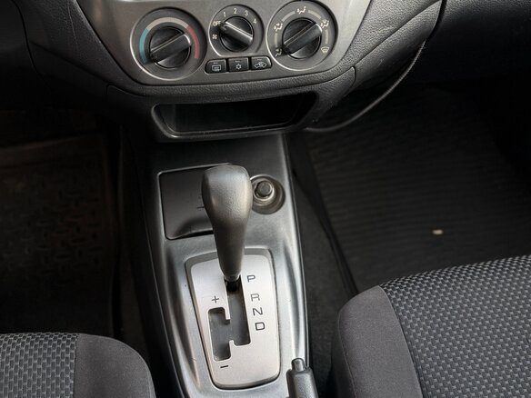 2005 Mitsubishi Lancer IX, серый, 244000 рублей - вид 9