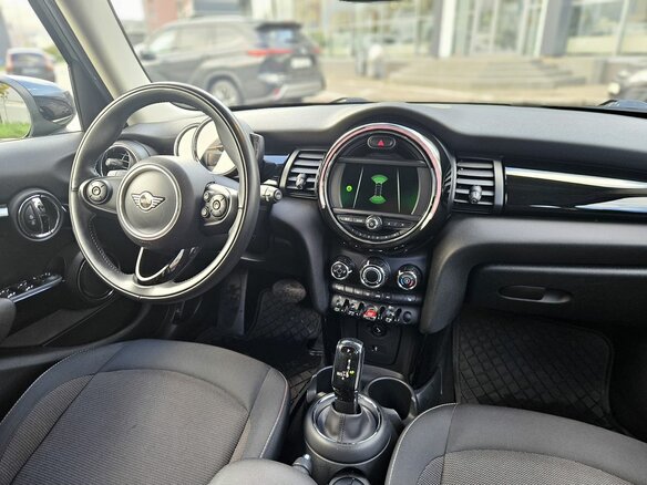 2019 Mini Hatch Cooper III (F55/F56) Рестайлинг, зелёный, 2050000 рублей - вид 14