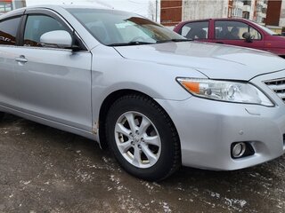 2010 Toyota Camry VI (XV40) Рестайлинг, серебристый, 990000 рублей, вид 2