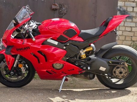 2023 Ducati Panigale V4, красный, 2280000 рублей, вид 3