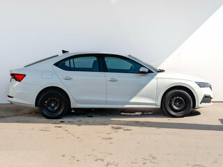 2021 Skoda Octavia IV (A8), белый, 2195000 рублей, вид 4
