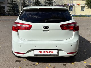2013 Kia Rio III, белый, 570000 рублей, вид 3