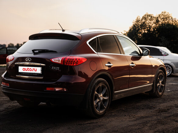 2011 Infiniti EX25 I (J50), пурпурный, 1799000 рублей - вид 4