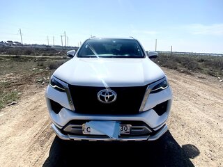 2021 Toyota Fortuner II Рестайлинг, белый, 5000000 рублей, вид 1