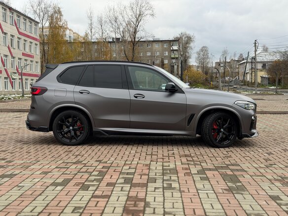 2018 BMW X5 50i IV (G05/G18), чёрный, 4700000 рублей - вид 5