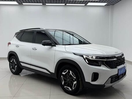 2023 Kia Seltos I Рестайлинг, белый, 1973000 рублей, вид 3