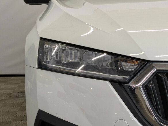 2021 Skoda Octavia IV (A8), белый, 2090000 рублей - вид 16
