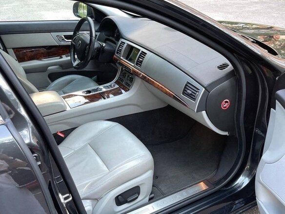 2014 Jaguar XF I Рестайлинг, серый, 1499999 рублей - вид 4