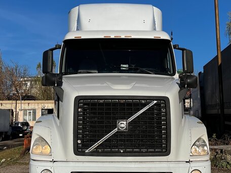 2003 Volvo VNL, белый, 1250000 рублей, вид 2