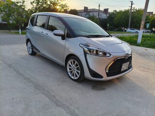 2019 Toyota Sienta II Рестайлинг, серебристый, 1520000 рублей, вид 3
