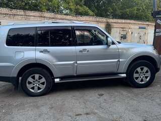 2007 Mitsubishi Pajero IV, серебристый, 1350000 рублей, вид 3