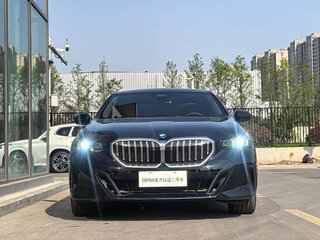 2025 BMW 5 серии 525i VIII (G60/G61/G68), чёрный, 5489570 рублей, вид 2