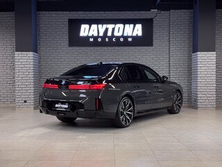 2026 BMW 7 серии 740 xDrive VII (G70) Рестайлинг, серый, 24020000 рублей, вид 5