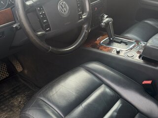 2007 Volkswagen Touareg I Рестайлинг, серый, 700000 рублей, вид 2