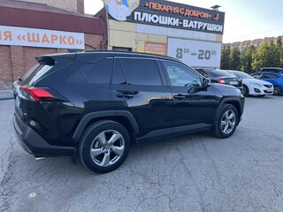 2021 Toyota RAV4 V (XA50), чёрный, 3250000 рублей, вид 3
