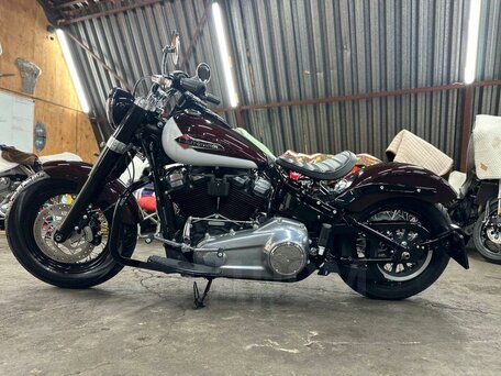 2021 Harley-Davidson Softail Slim, пурпурный, 1490000 рублей, вид 4