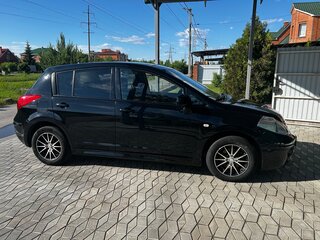 2013 Nissan Tiida I Рестайлинг, чёрный, 850000 рублей, вид 3