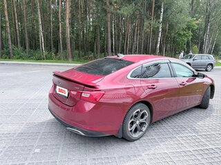 2019 Chevrolet Malibu IX Рестайлинг, красный, 1300000 рублей, вид 2