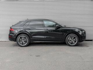 2019 Audi Q8 55 TFSI I (4M), чёрный, 5880000 рублей, вид 4