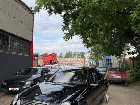 2002 Mercedes-Benz E-Класс 240 III (W211, S211), чёрный, 900000 рублей, вид 3