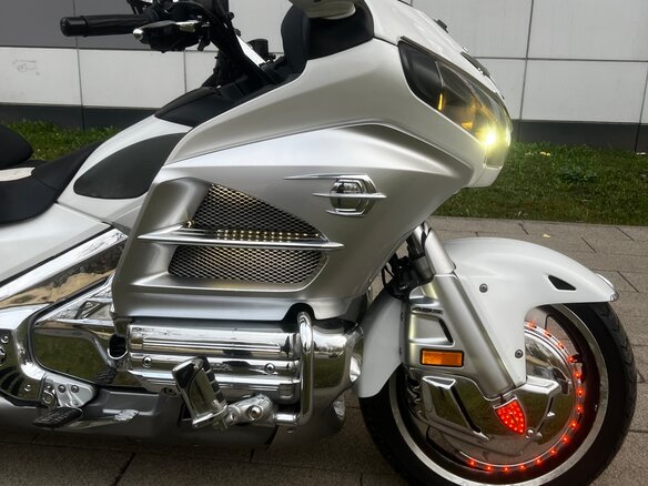 2012 Honda GL 1800 Gold Wing, белый - вид 3