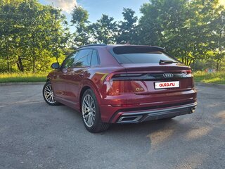 2020 Audi Q8 55 TFSI I (4M), красный, 8900000 рублей, вид 4