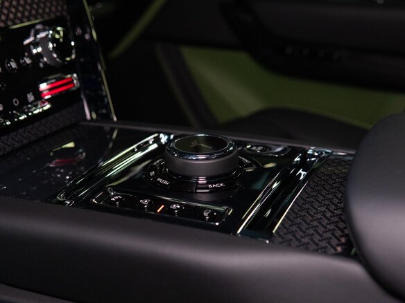 2025 Rolls-Royce Cullinan Black Badge I Рестайлинг (Series II), чёрный, 58000000 рублей - вид 25