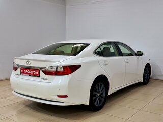 2016 Lexus ES 200 VI Рестайлинг, белый, 2650000 рублей, вид 4