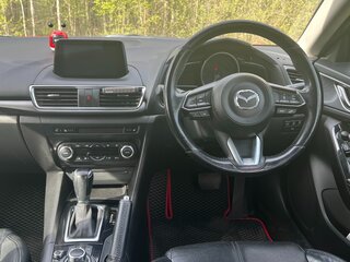 2017 Mazda Axela III Рестайлинг, красный, 1340000 рублей, вид 4
