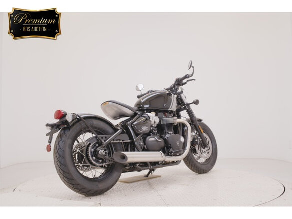 2025 Triumph Bonneville Bobber, чёрный, 1500000 рублей - вид 4