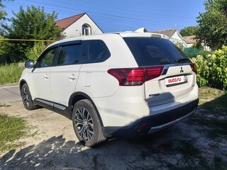 2017 Mitsubishi Outlander III Рестайлинг 2, белый, 2200000 рублей, вид 2