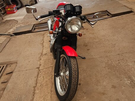 2008 Triumph Thruxton, красный, 550000 рублей, вид 1