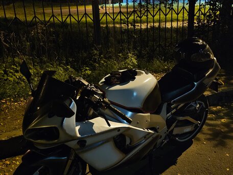 1993 Yamaha YZF750, белый, 330000 рублей, вид 3