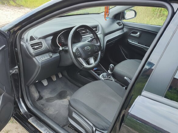 2015 Kia Rio III Рестайлинг, чёрный, 700000 рублей - вид 6