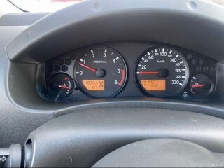2006 Nissan Navara (Frontier) III (D40), серебристый, 800000 рублей, вид 3