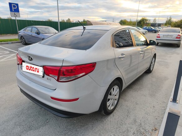 2016 Kia Rio III Рестайлинг, серый, 870000 рублей - вид 2