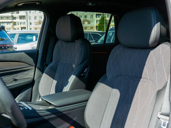 2026 Geely Monjaro I, белый, 4954990 рублей - вид 19