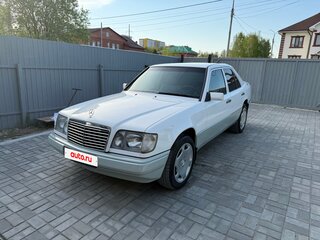 1994 Mercedes-Benz E-Класс 220 I (W124), белый, 1700000 рублей, вид 1