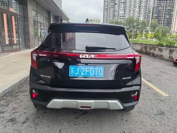 2023 Kia Seltos I Рестайлинг, белый, 1920000 рублей - вид 1