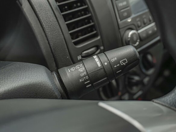 2011 Nissan Note I Рестайлинг, красный - вид 20