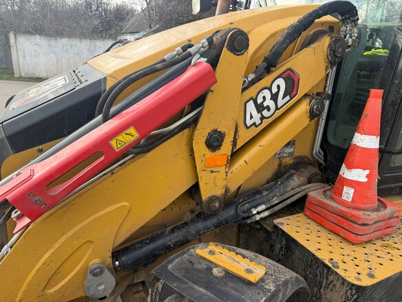 2020 Caterpillar 432, 7800000 рублей - вид 10