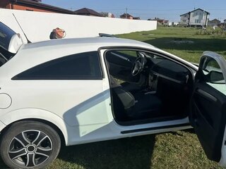 2010 Opel Astra GTC H Рестайлинг, белый, 450000 рублей, вид 4