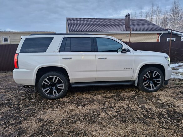 2016 Chevrolet Tahoe IV, белый, 3100000 рублей - вид 2