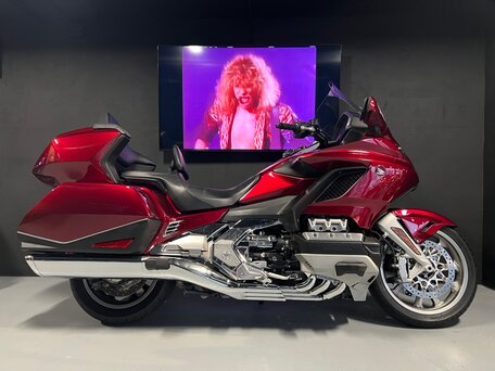 2017 Honda GL 1800 Gold Wing, красный, 1970000 рублей, вид 2